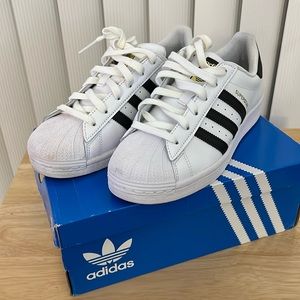 Adidas sneaker superstar